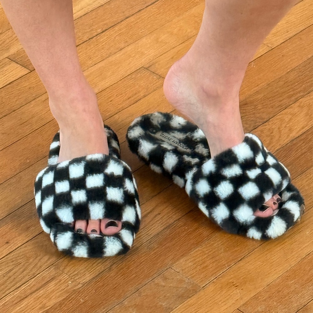 B&W fuzzy checkered slipper sandals!